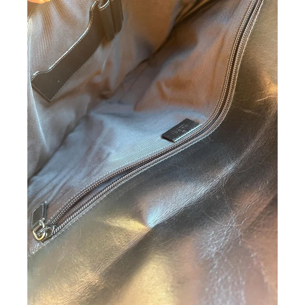 Gucci this logo